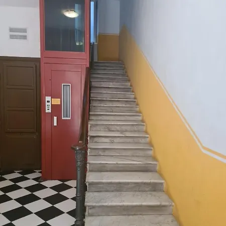 Sanremo, Piazza Colombo A Due Passi Dall'Ariston *